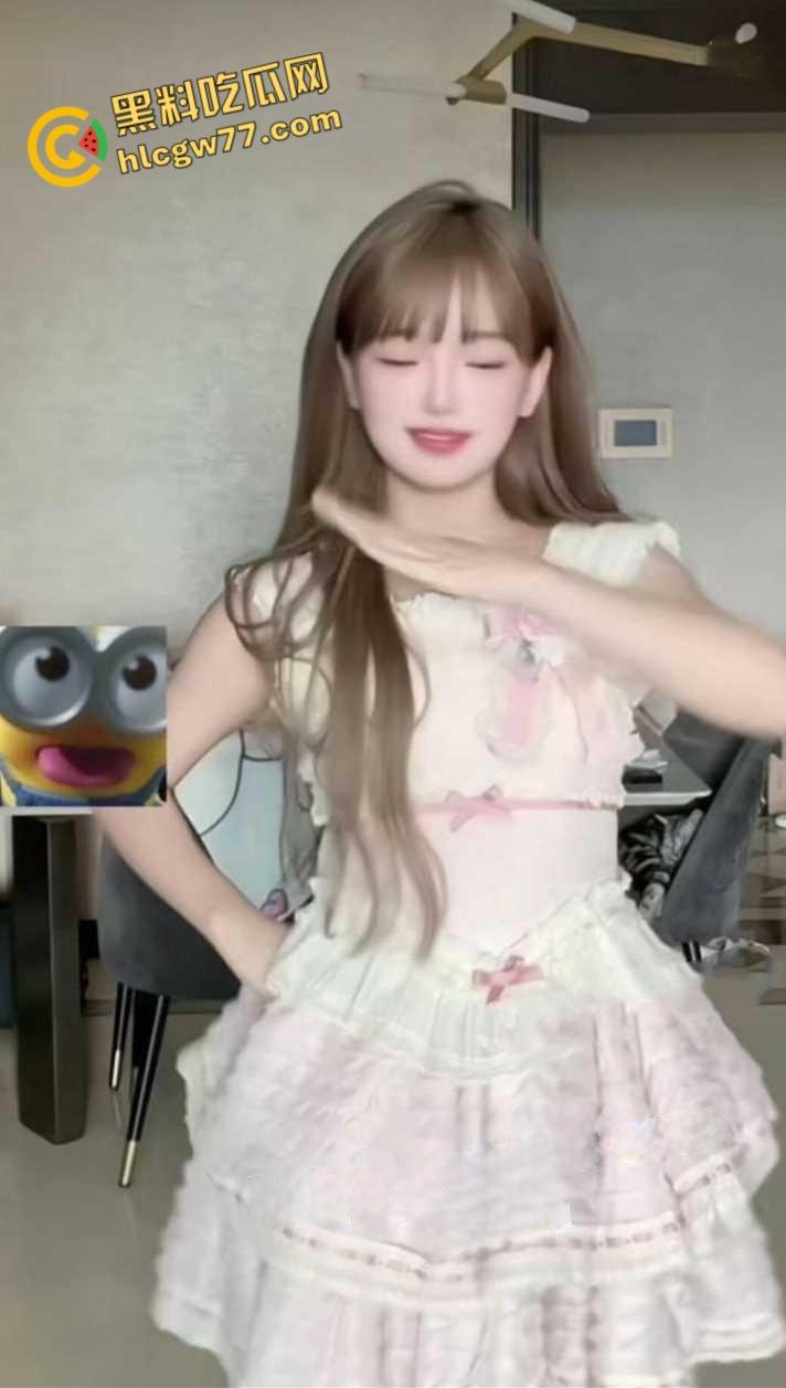 重庆工商大学经济学院女大学生【沈琪】平时就是衣服富贵千金模样 原来是给人当小三视频被曝光!