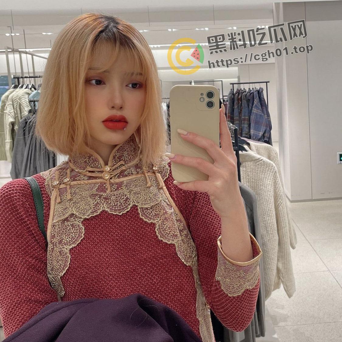 海南粉色头发精神小妹被流出 小穴比头发还粉嫩  浪叫着喷水把床单打湿