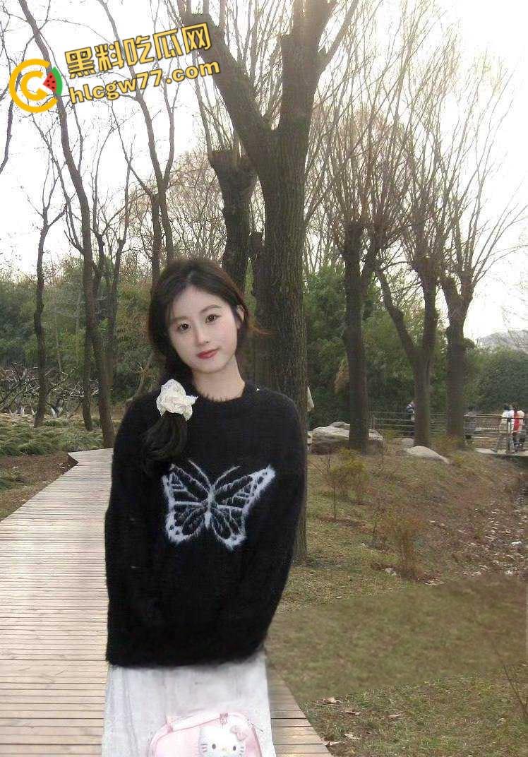 四川绵阳骚逼学生妹【王紫薇】被前男友各种调教 自慰摸奶夹奶 表情极度销魂!