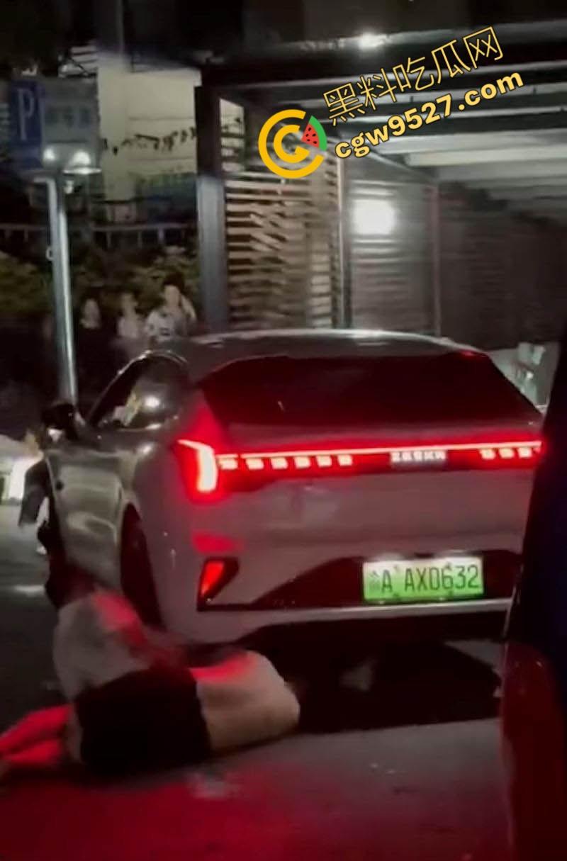 愤怒驾驶酿惨剧!重庆车主暴躁碾压群众,1死4伤!现场惨不忍睹,众怒难平!