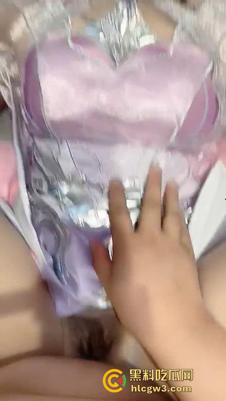 江苏旗袍丝袜御姐骚到飞起！5000块包夜足交口交样样精通，没想到大哥玩完翻脸就曝光，尴尬翻车笑掉大牙！