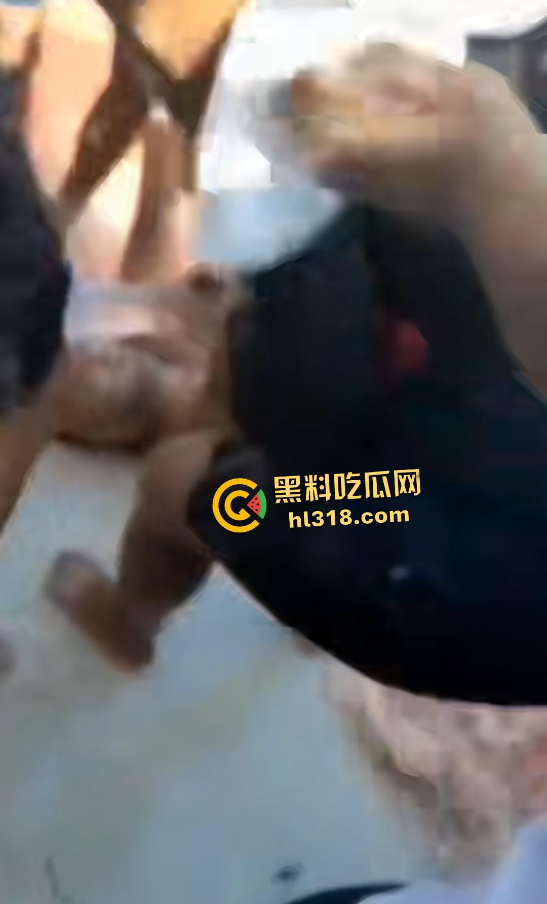 黑人男子海边遭螺旋桨血腥绞杀!下半身肉烂血染红海,旁人妄图复原断肢,谁知身体差点变两半!