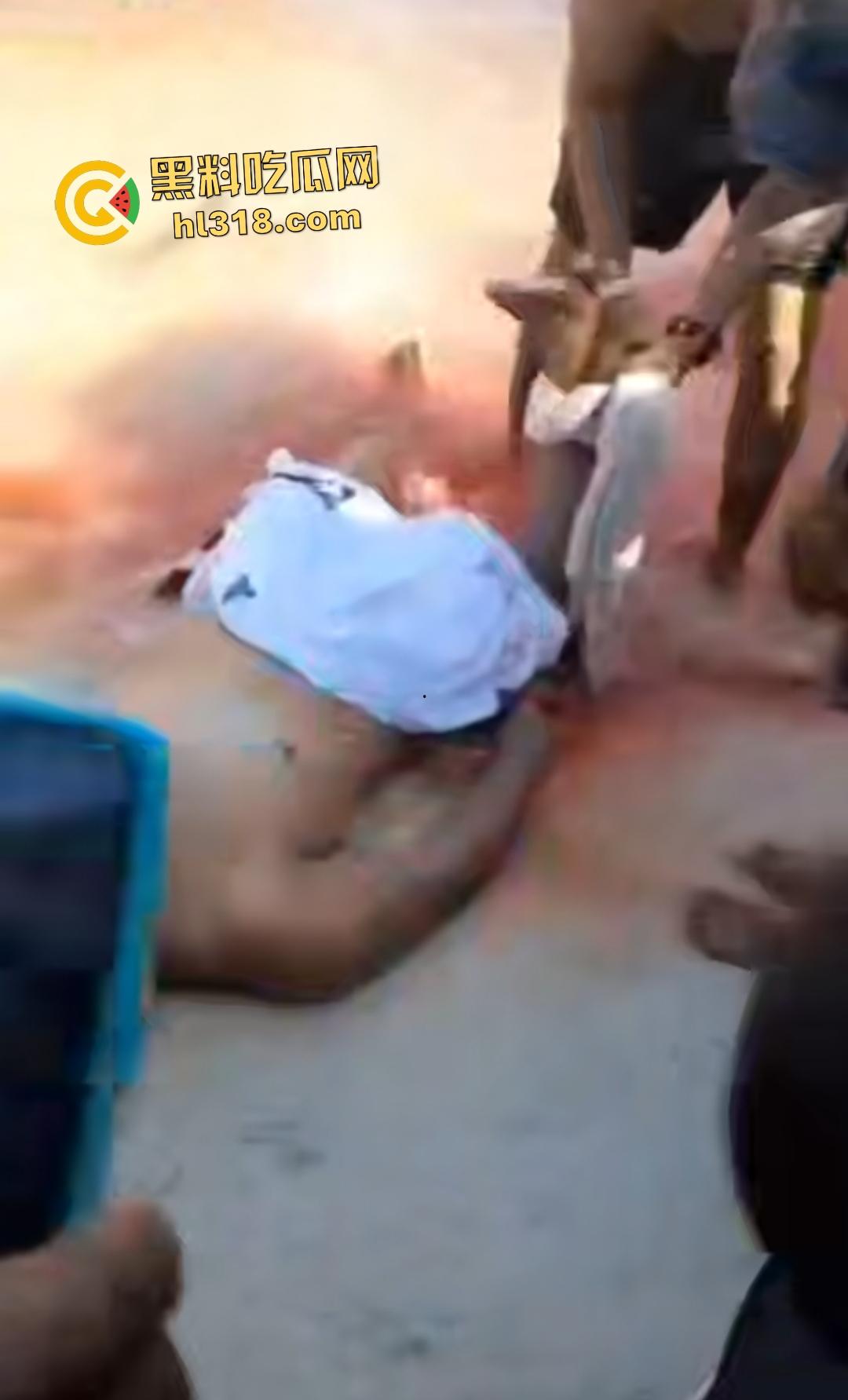 黑人男子海边遭螺旋桨血腥绞杀!下半身肉烂血染红海,旁人妄图复原断肢,谁知身体差点变两半!