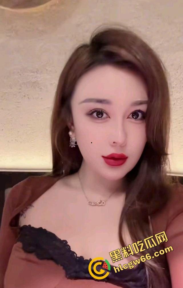 人妻人设崩塌,抖音大奶网红【大诗瑶】被爆操视频流出,露脸喊射我骚穴里,金主干到内射狂喷!