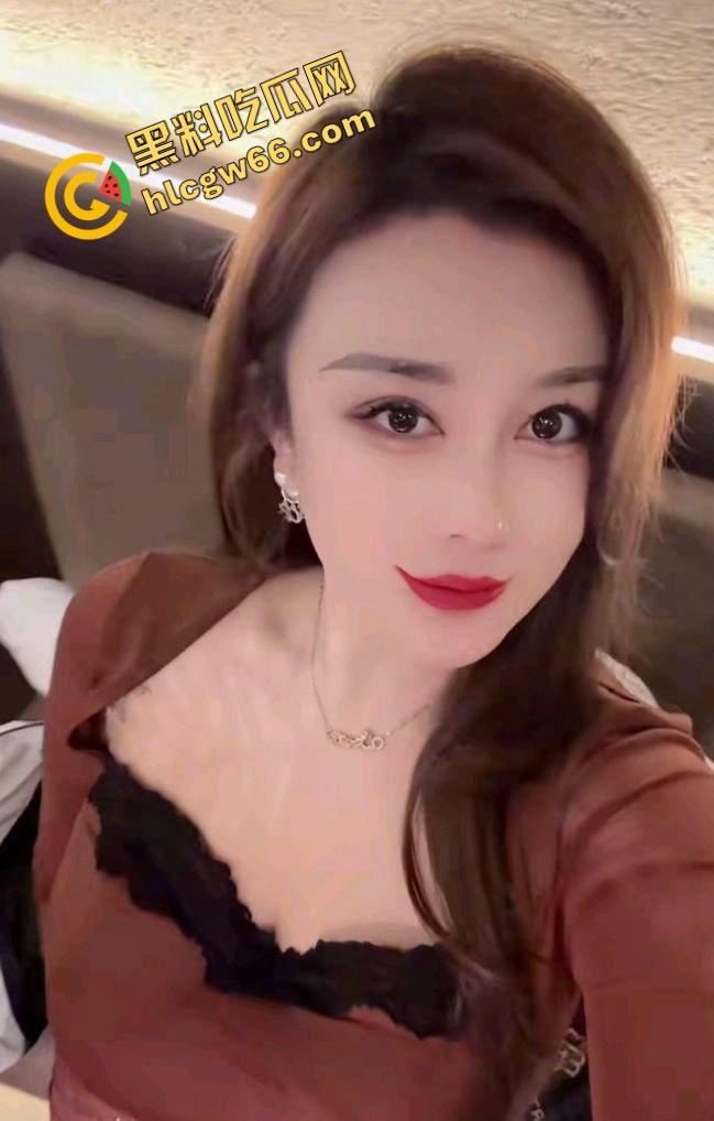 人妻人设崩塌,抖音大奶网红【大诗瑶】被爆操视频流出,露脸喊射我骚穴里,金主干到内射狂喷!