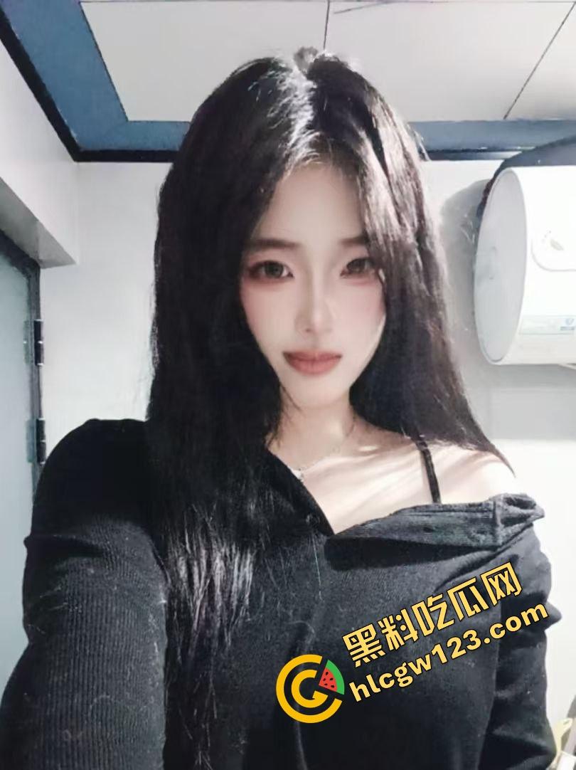 怒火攻心版路边操逼现场曝光,小伙脱裤就插当街透女友批,环卫大爷看傻,快枪十秒完事操完提裤就走!