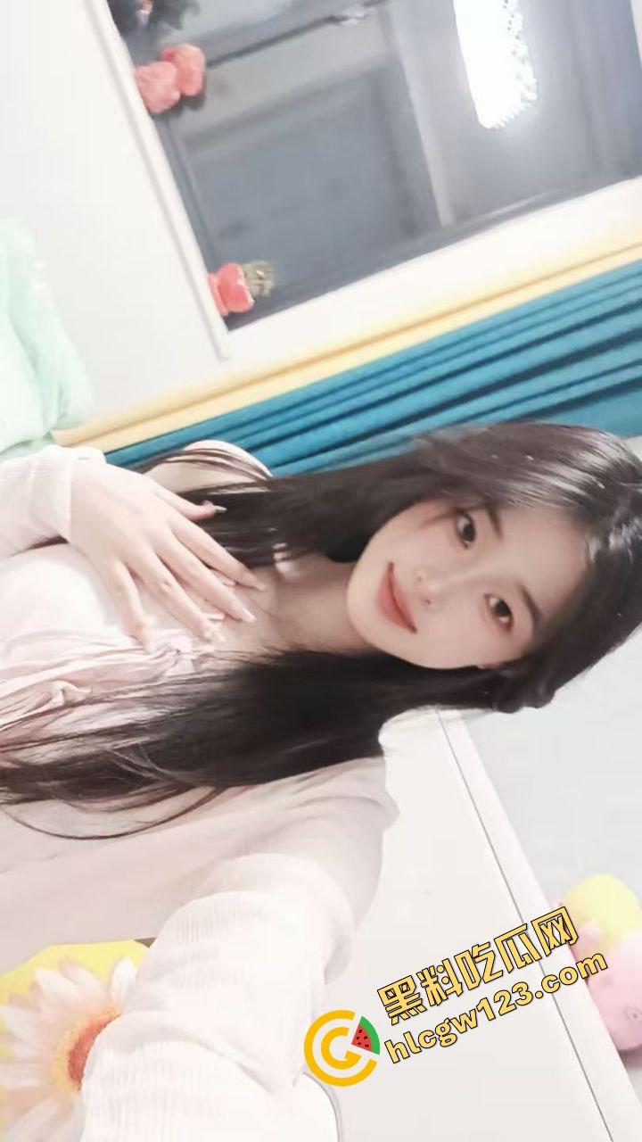 怒火攻心版路边操逼现场曝光,小伙脱裤就插当街透女友批,环卫大爷看傻,快枪十秒完事操完提裤就走!