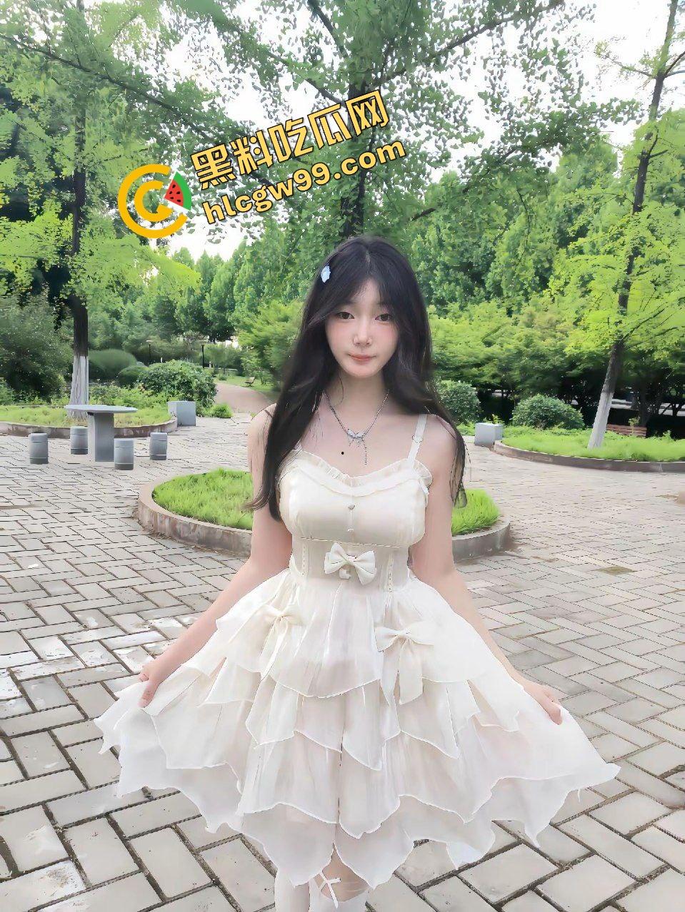 抖音清纯反差骚女大『HelloJia』玉哥帮上王者1800,足交肉偿伺候玉哥暴力后入输出!独家曝光流出!