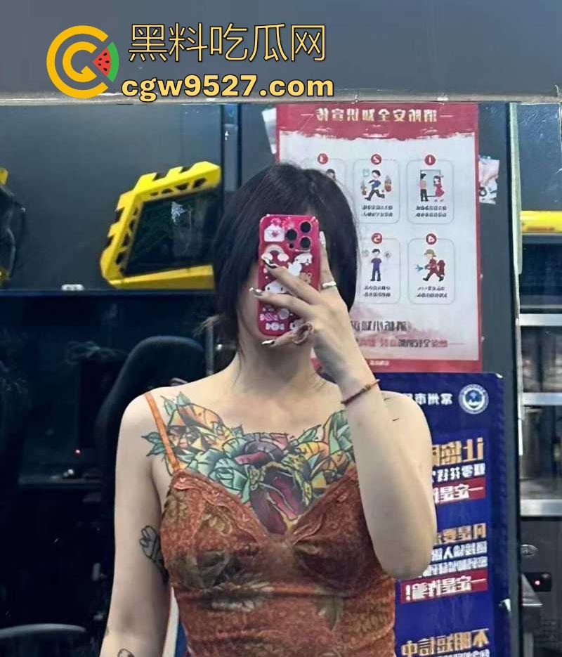 四川花胸纹身没钱结账，现与纹身师做爱抵债，细腰翘臀骚劲十足，放荡婊子私密视频曝光！