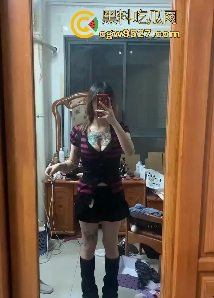 四川花胸纹身没钱结账,现与纹身师做爱抵债,细腰翘臀骚劲十足,放荡婊子私密视频曝光!