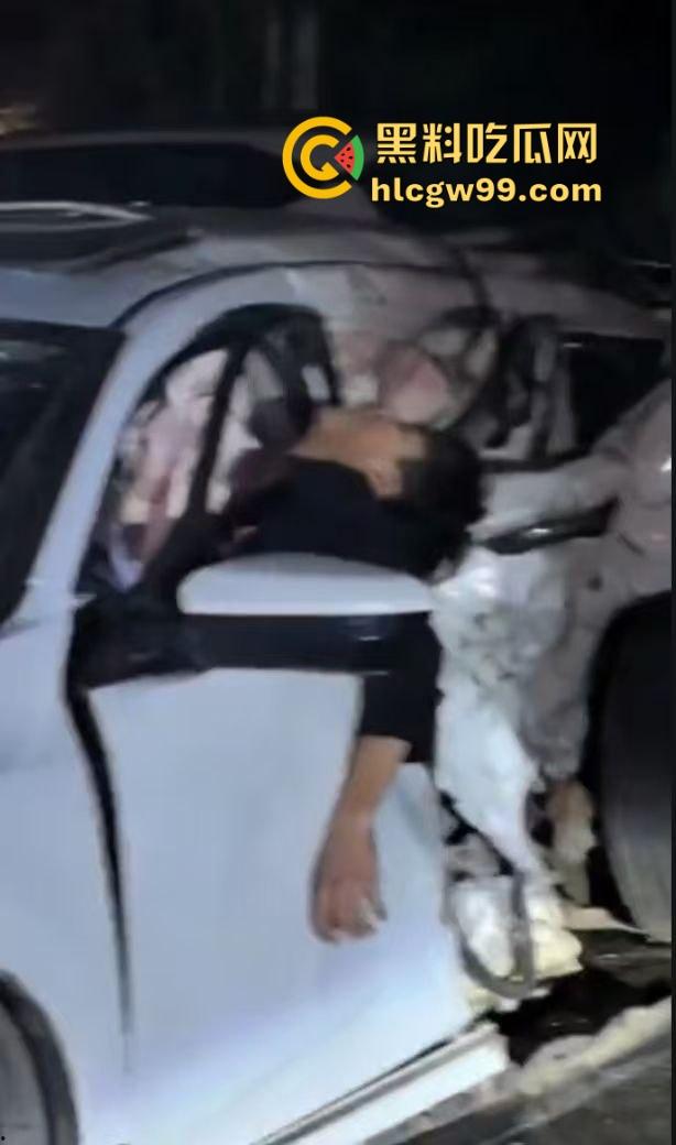 湛江雷州东里镇春节变丧场,士头路口惨烈车祸 ,家人还在吃席 ,这边已经送命了!