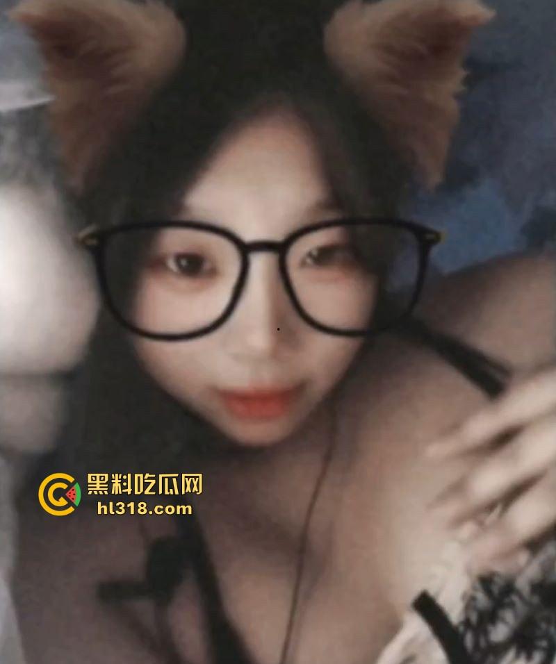 极品巨乳学生妹【林麓】网调视频曝光,背男友拍露脸自慰视频约炮金主,湿漉嫩逼与巨乳一览无余!