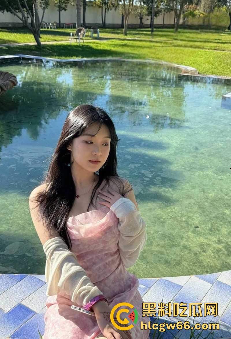 四川极品美妞【李玉婷】身材完美床技高超小母狗 被绿帽男友和好兄弟前后夹击 双洞齐开!