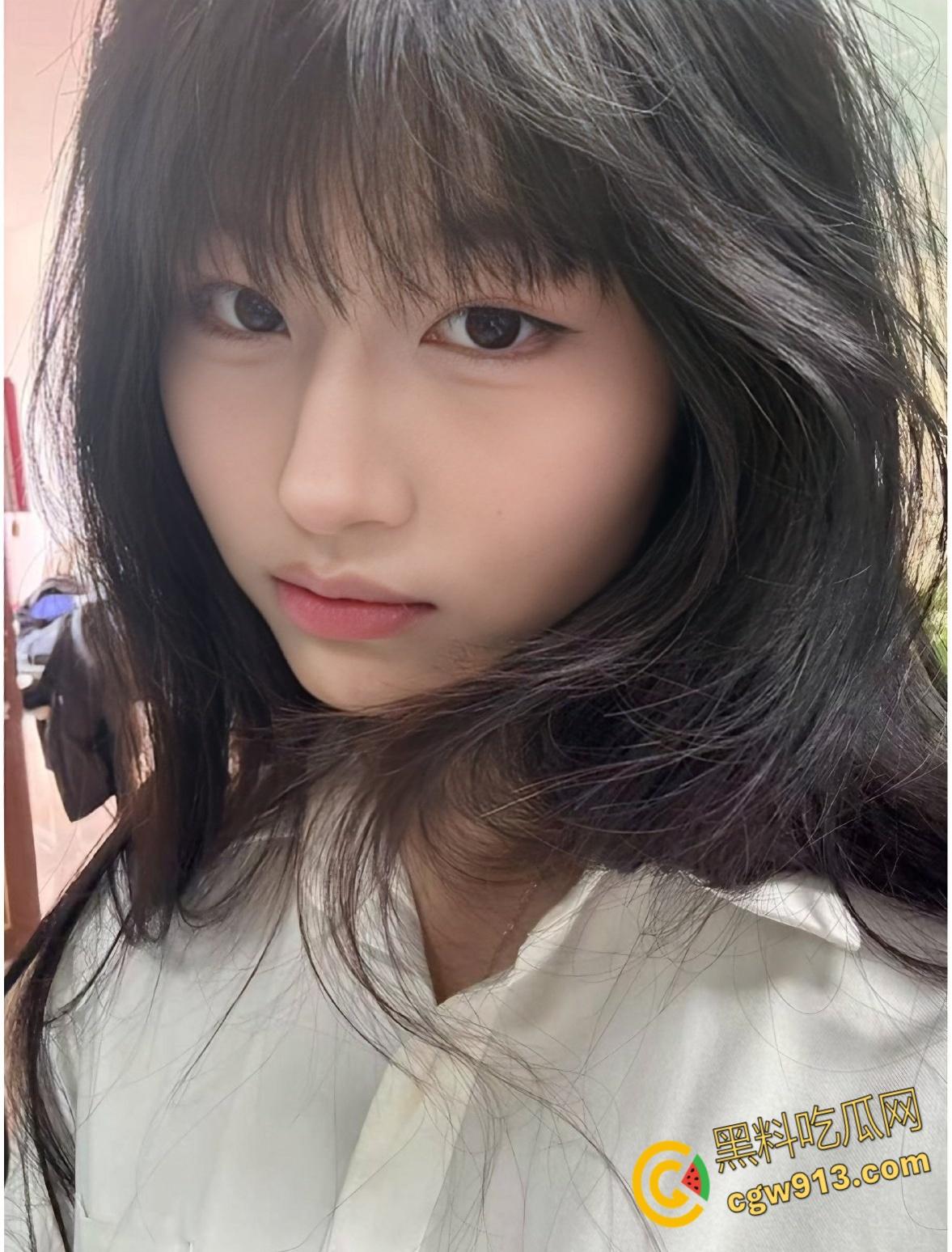 武汉纺织大学【王芷若】，清纯外表下爱穿女仆装，被男友掐脖激情调教，清晰对白淫荡又搞笑 ！