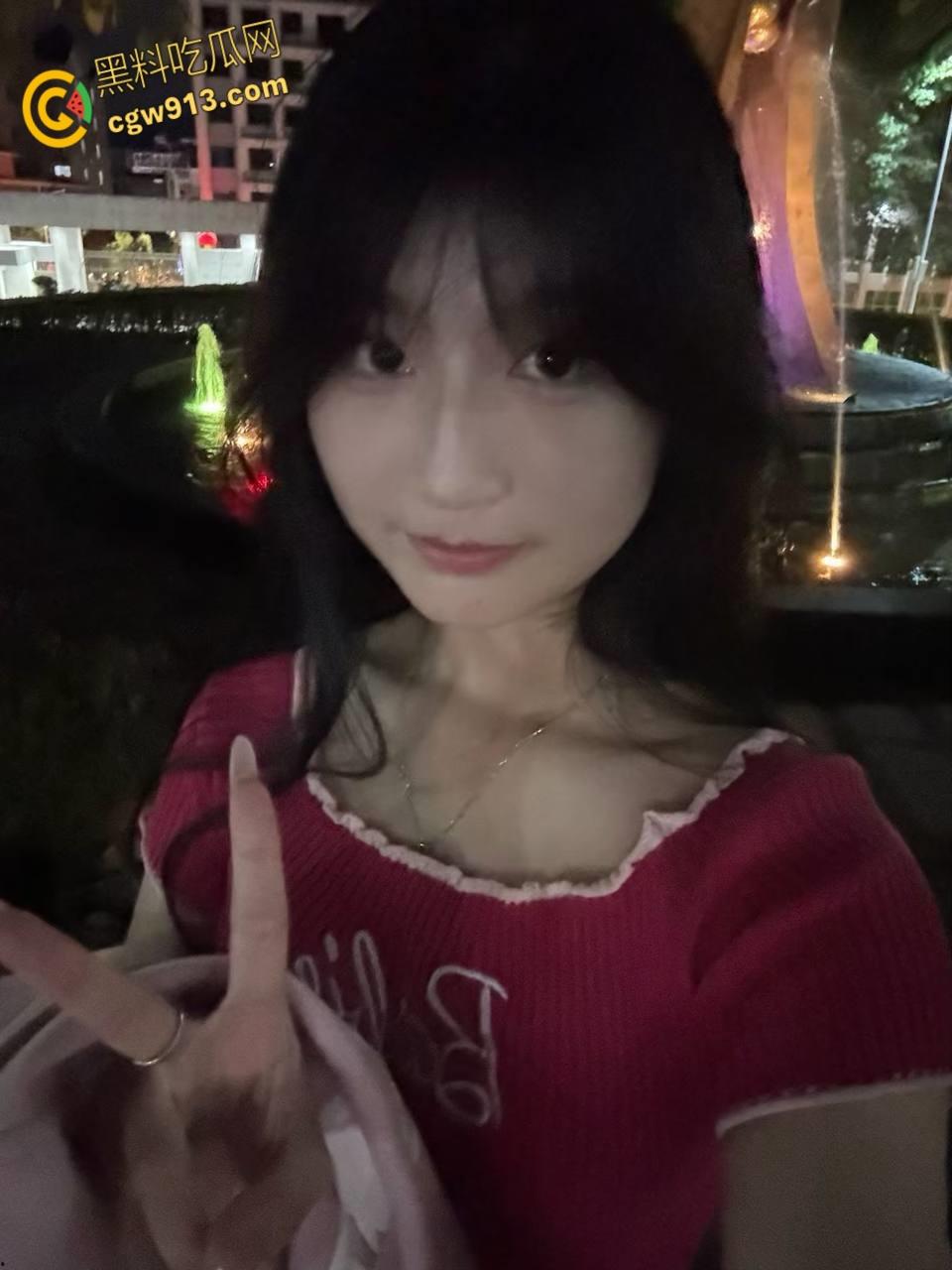 武汉纺织大学【王芷若】,清纯外表下爱穿女仆装,被男友掐脖激情调教,清晰对白淫荡又搞笑 !