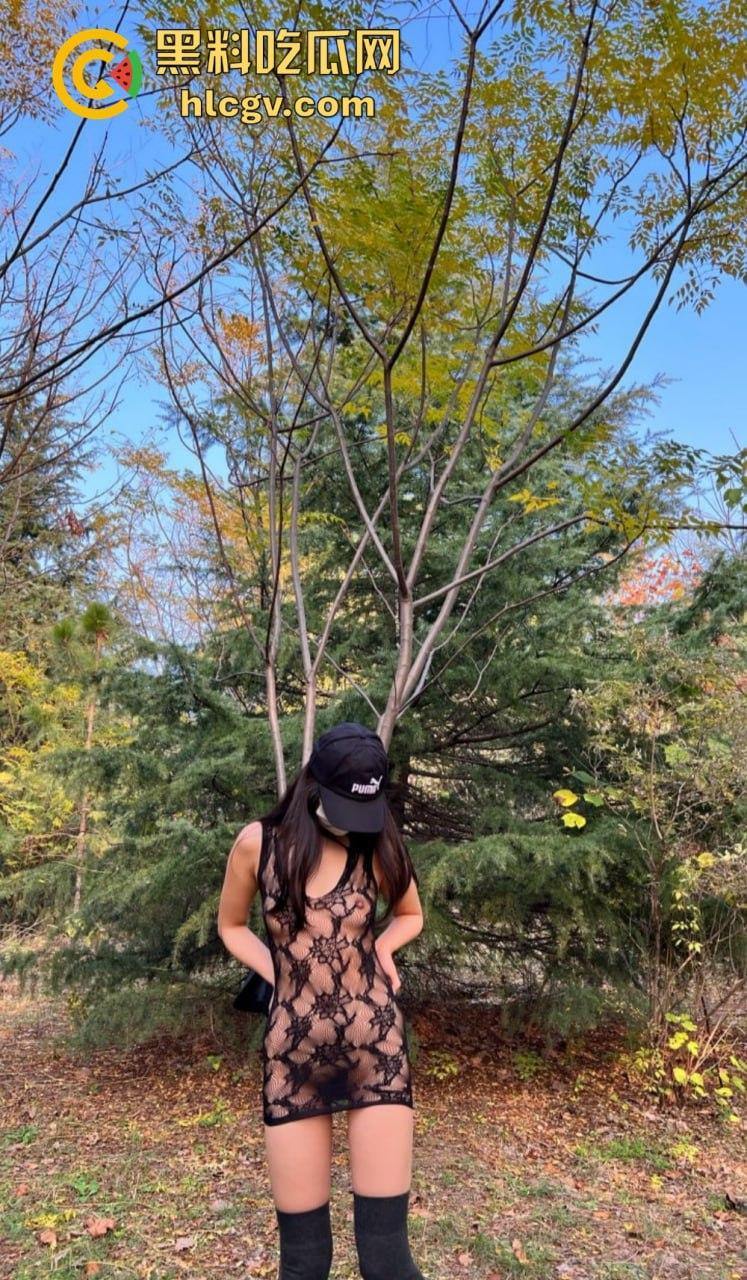 又骚又浪的人间尤物!北京骚妻『 蒲越洋 』开放式婚姻玩出新高度,公园当众露出道具自嗨,单男排队舔屏!