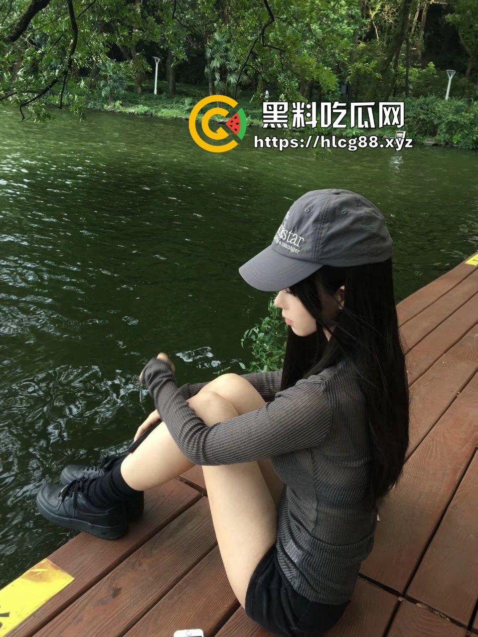 重金包养高中JK双马尾嫩妹,趴在沙发上随意玩弄双腿白虎逼,暴力猛操蜜桃白臀至痉挛抽搐!