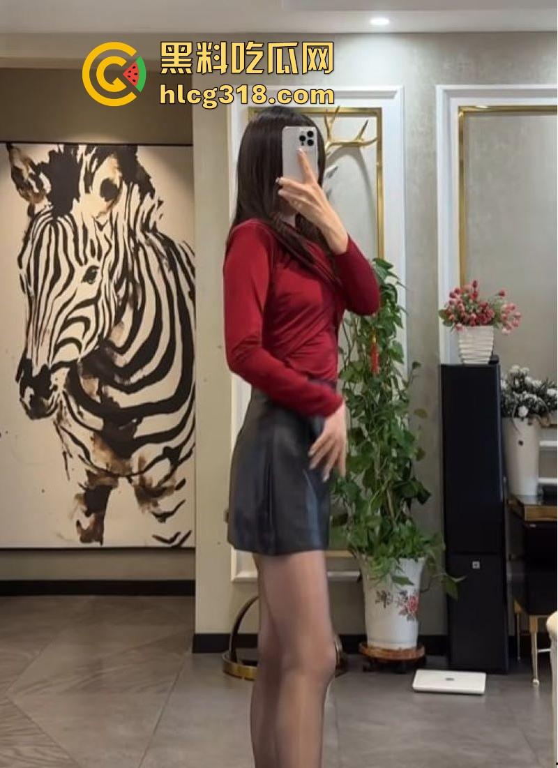 B站熟女御姐【Lady鹿的ootd】线下约炮视频曝光!成熟御姐深喉打桩,这腿,感觉比我命都长!