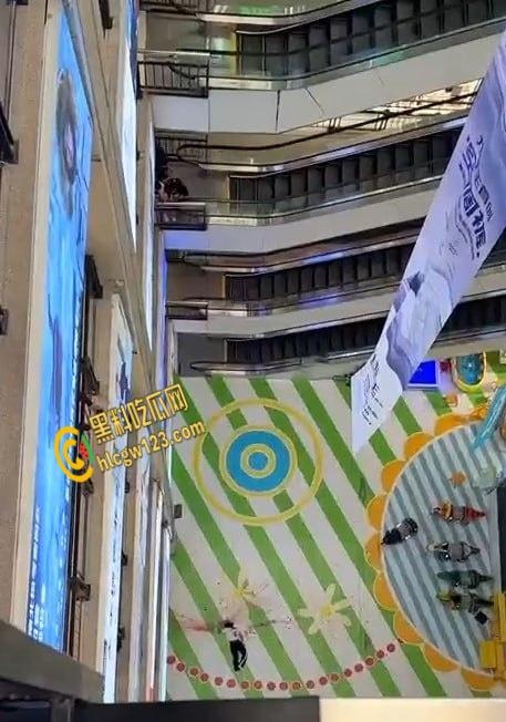 邯郸三中学生考550分,母亲不兑现承诺还动手,悲剧跳楼引发热议 !