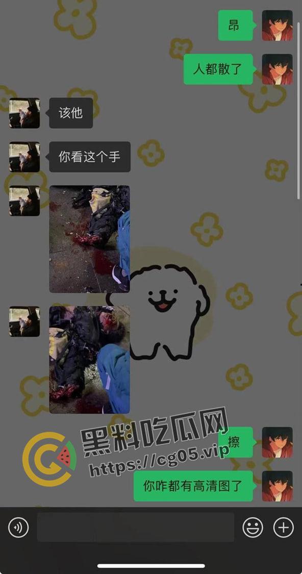 河南焦作东方红广场 三名年轻人疑似当众引爆雷管 手和腿直接炸断 现场血腥画面曝光