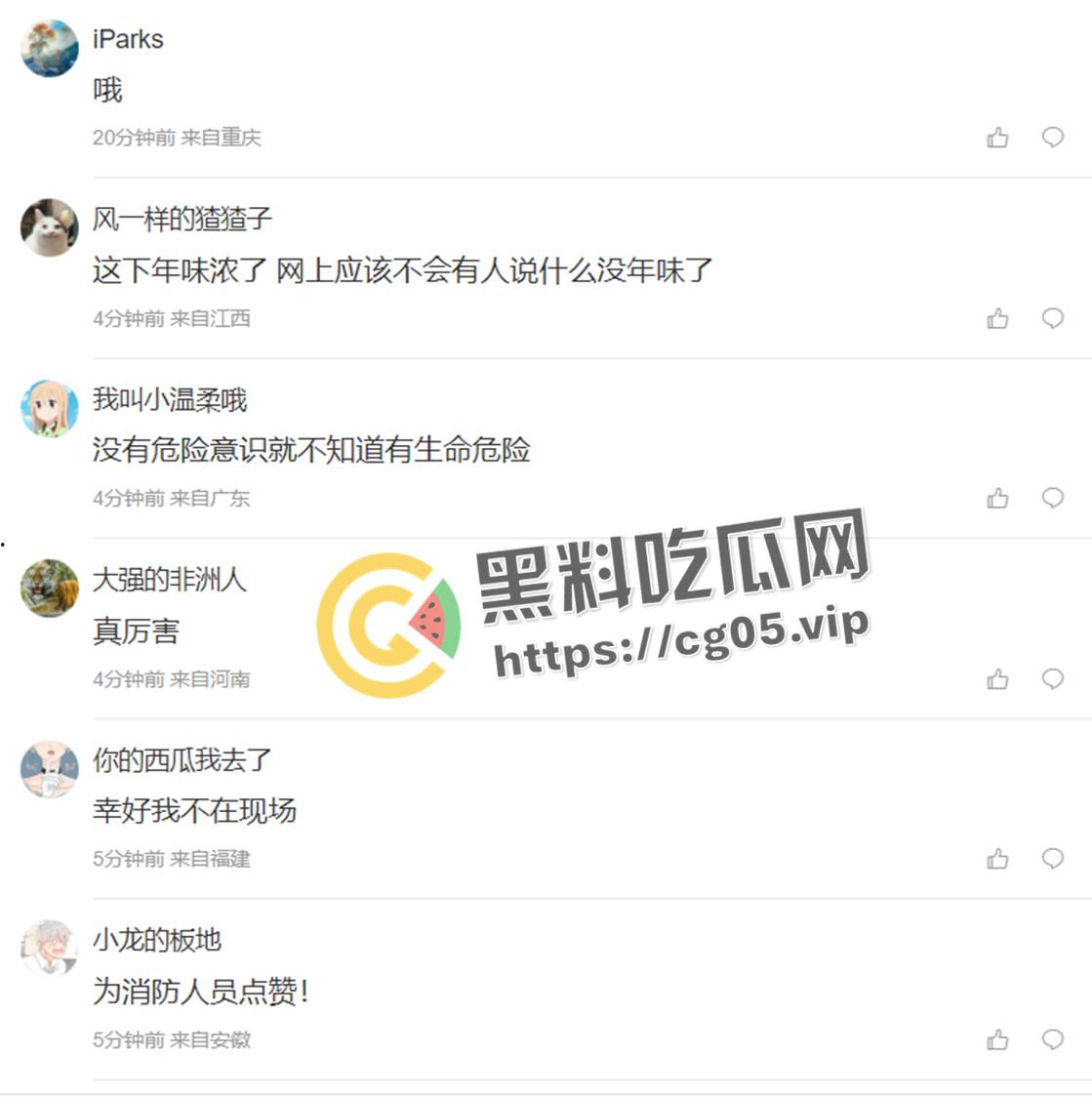 河南焦作东方红广场 三名年轻人疑似当众引爆雷管 手和腿直接炸断 现场血腥画面曝光