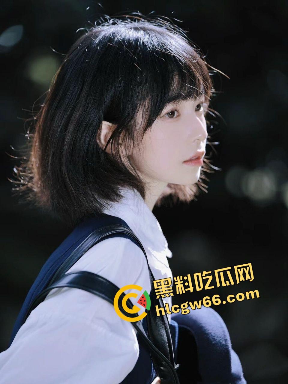 深圳大学『周淑馨』大学还没毕业就玩3P绿帽局,男友兴奋看女友被兄弟打桩,奶子抓到变形爽到翻白眼!