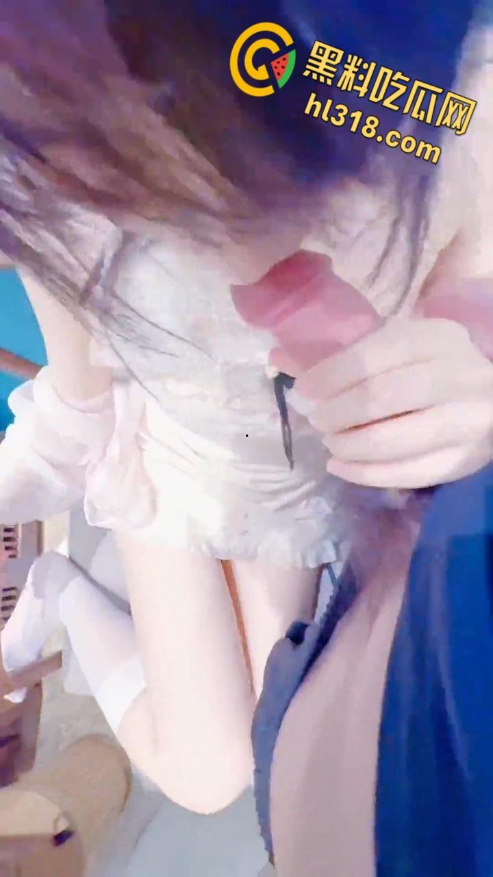 喝茶是假,跟妹妹男欢女爱才是真,茶桌掀开妹妹肚兜,粉嫩白虎美乳性感诱人,按在桌子上疯狂输出 !