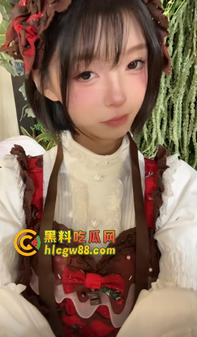 抖音40万粉博主『 铃』被健身教练拖商场厕所狠操一顿,骚逼直播还嘴硬装清高老娘不解释!