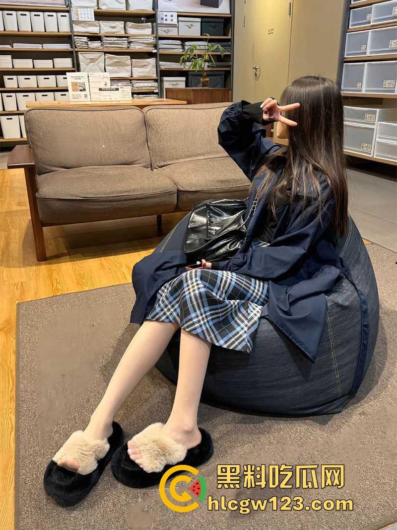 抖音萝莉网红【小步里】自慰私拍流出 超白嫩妹子性感JK自慰 无毛嫩穴自插诱惑到爆!