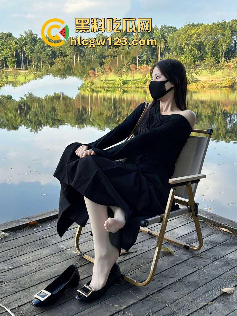 抖音萝莉网红【小步里】自慰私拍流出 超白嫩妹子性感JK自慰 无毛嫩穴自插诱惑到爆!