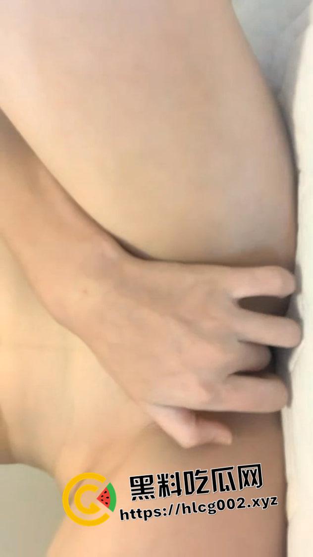 广西农业职业技术学院【韦慧雯】下海黄播 邀请小姐妹百合热吻 嫩穴特写展示 少走二十年弯路啊