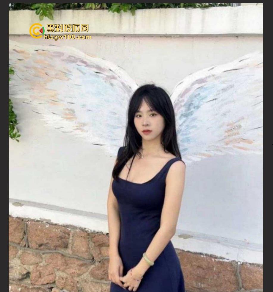 曲阜师范大学大三骚妹【李欣茹】宿舍自拍流出,清纯脸掩不住浪劲,小菊花掰开摆拍,骚得一塌糊涂!