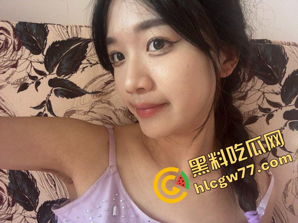 甜妹外表实则骚货体质,新乡小甜妞『钱乐乐』奶大腿白笑得甜,就是阴毛炸得跟小草坪一样!