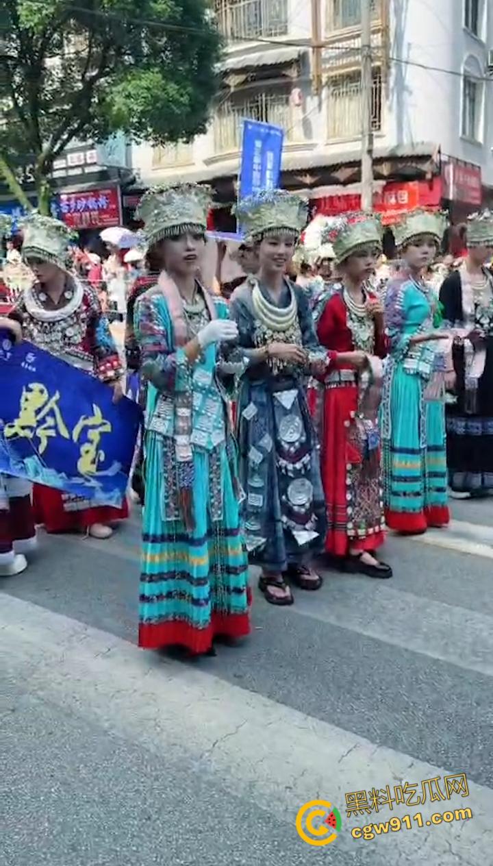 贵州丹寨县龙泉镇中国非遗保护年会 ,非遗周大型非遗万人盛装巡演,非遗瑰宝代代传,场面壮观精彩绝伦震撼人心!