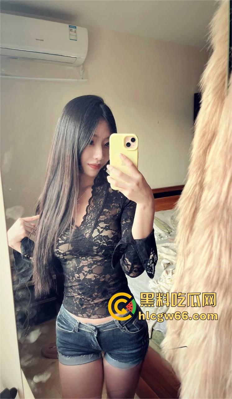 南开反差婊【金月敏】嫩乳肥臀淫汁喷一地，有男友还当劈腿母狗，大屌操翻下贱逼，主动张嘴舔精子！