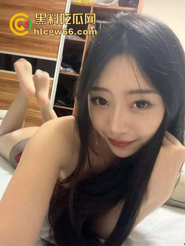 南开反差婊【金月敏】嫩乳肥臀淫汁喷一地,有男友还当劈腿母狗,大屌操翻下贱逼,主动张嘴舔精子!