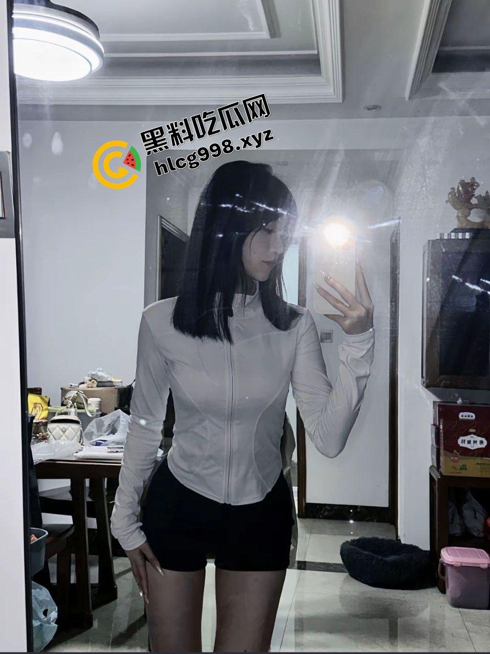 抖音可盐可甜模特骚鸡『吧唧璐璐er』大哥直播间跑车加V 直接约出来当炮友干 独家曝光!