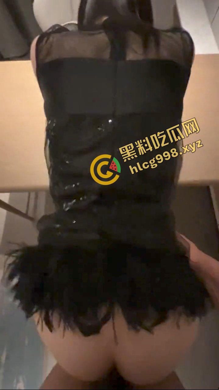 抖音可盐可甜模特骚鸡『吧唧璐璐er』大哥直播间跑车加V 直接约出来当炮友干 独家曝光!