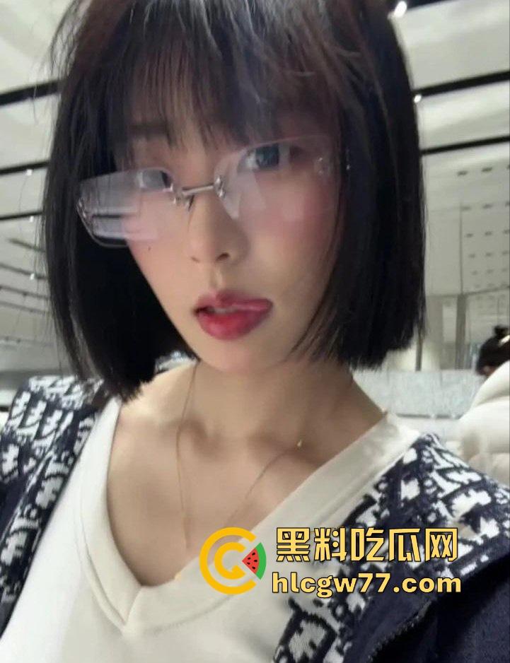 抖音14w粉丝网红【公主电闪】私密视频照片流出 卖片哥的评论都被删完了 女上骑乘超熟练!