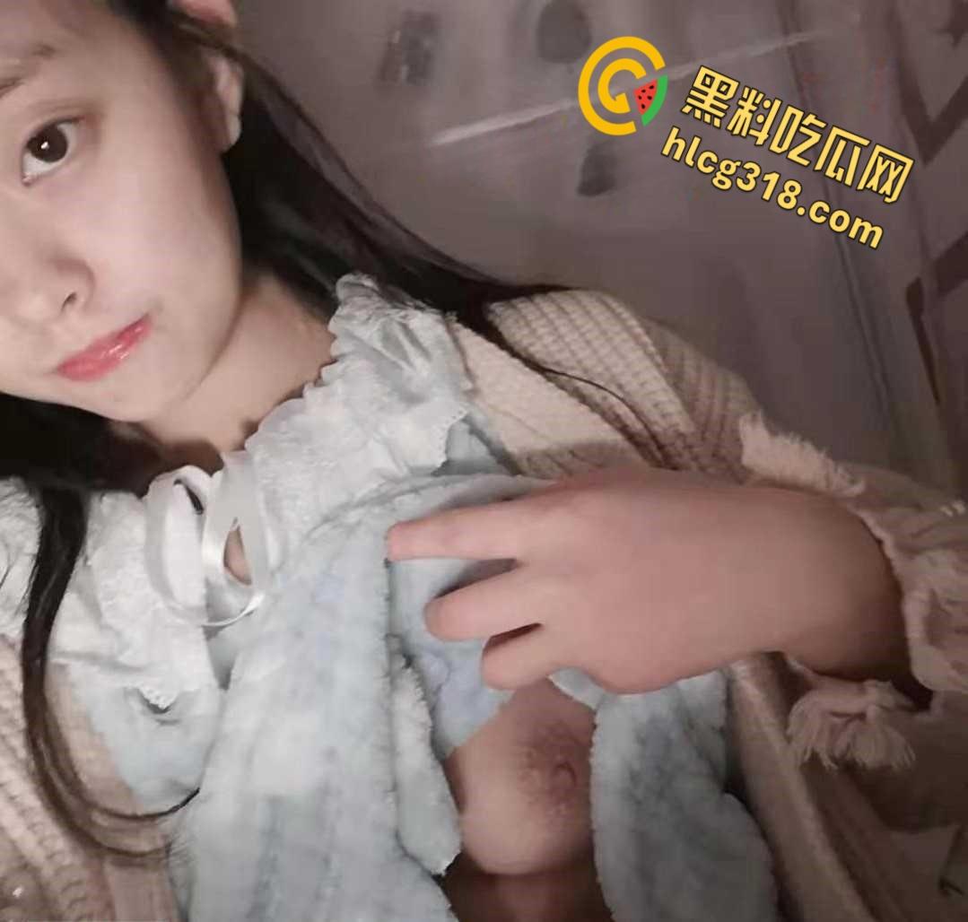 卫校嫩妹拜金女【小柒酱】,清纯反差小白虎 ,为了奢侈生活被金主包养, 甘愿做其母狗!