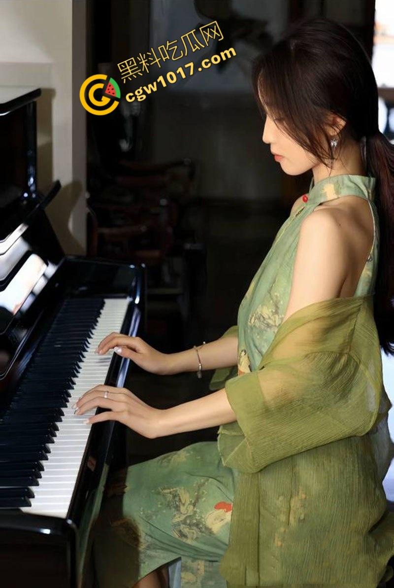 广东校花【羽欣晴】白天纯情学生,夜晚深喉神技,蜜口舔吞吸取精液,喷溅喉咙,诱惑无限,骚劲儿直冲天际