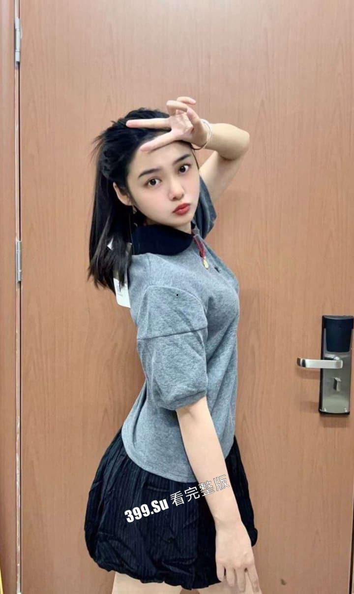 重庆21岁学生妹 曹兴运 分手后遭前男友曝光生活照和性爱视频  传播其是条性欲超强的反差母狗  至今任能偶尔约出来做爱