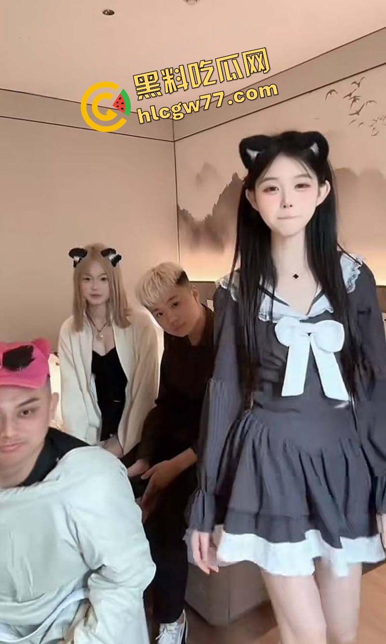 抖音清纯网红【诗颖】彻底崩了,拍视频是假,酒店趴体被精神小黄毛操成狗才是真!