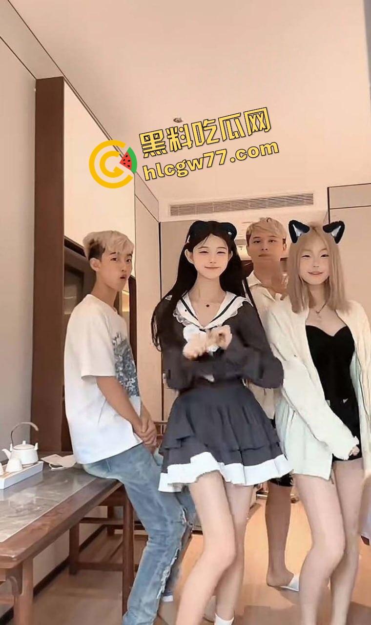 抖音清纯网红【诗颖】彻底崩了,拍视频是假,酒店趴体被精神小黄毛操成狗才是真!