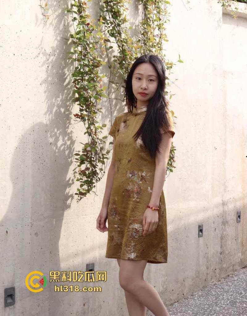 上海浦南幼儿园【林美玲】美女幼师与男友裸聊自慰视频被曝光,反差母狗性瘾巨大,骚浪无比!