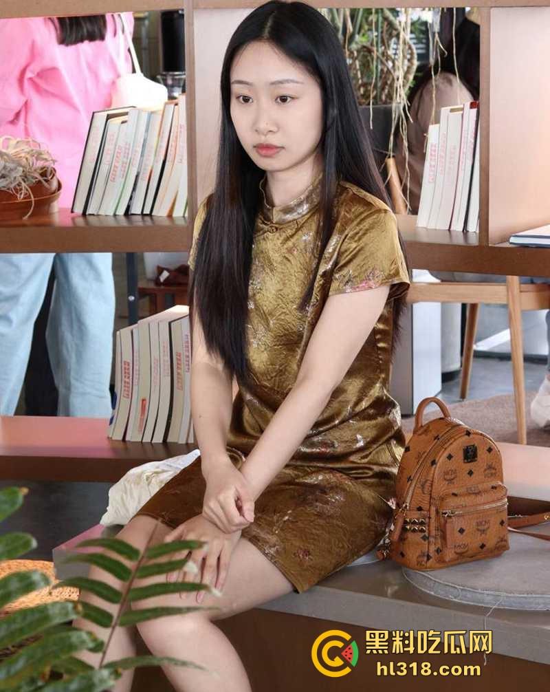 上海浦南幼儿园【林美玲】美女幼师与男友裸聊自慰视频被曝光,反差母狗性瘾巨大,骚浪无比!