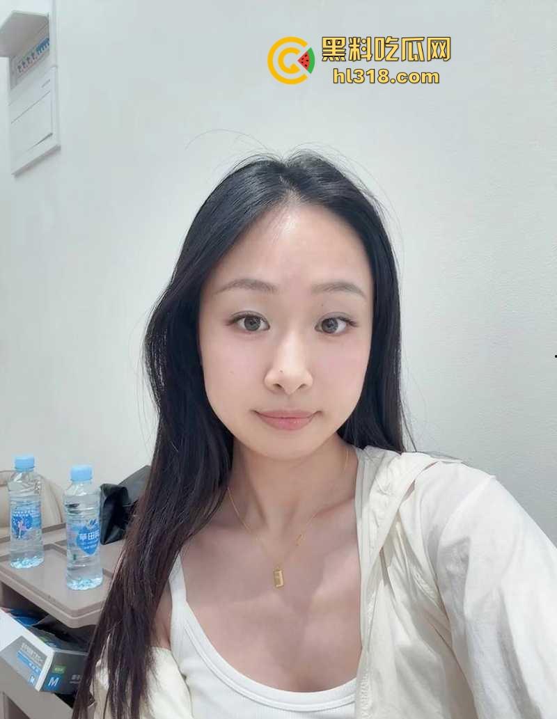 上海浦南幼儿园【林美玲】美女幼师与男友裸聊自慰视频被曝光,反差母狗性瘾巨大,骚浪无比!