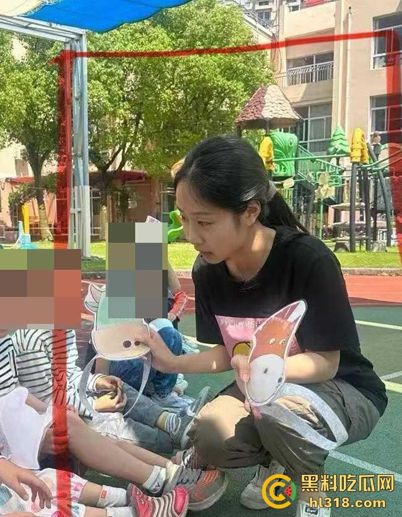 上海浦南幼儿园【林美玲】美女幼师与男友裸聊自慰视频被曝光,反差母狗性瘾巨大,骚浪无比!