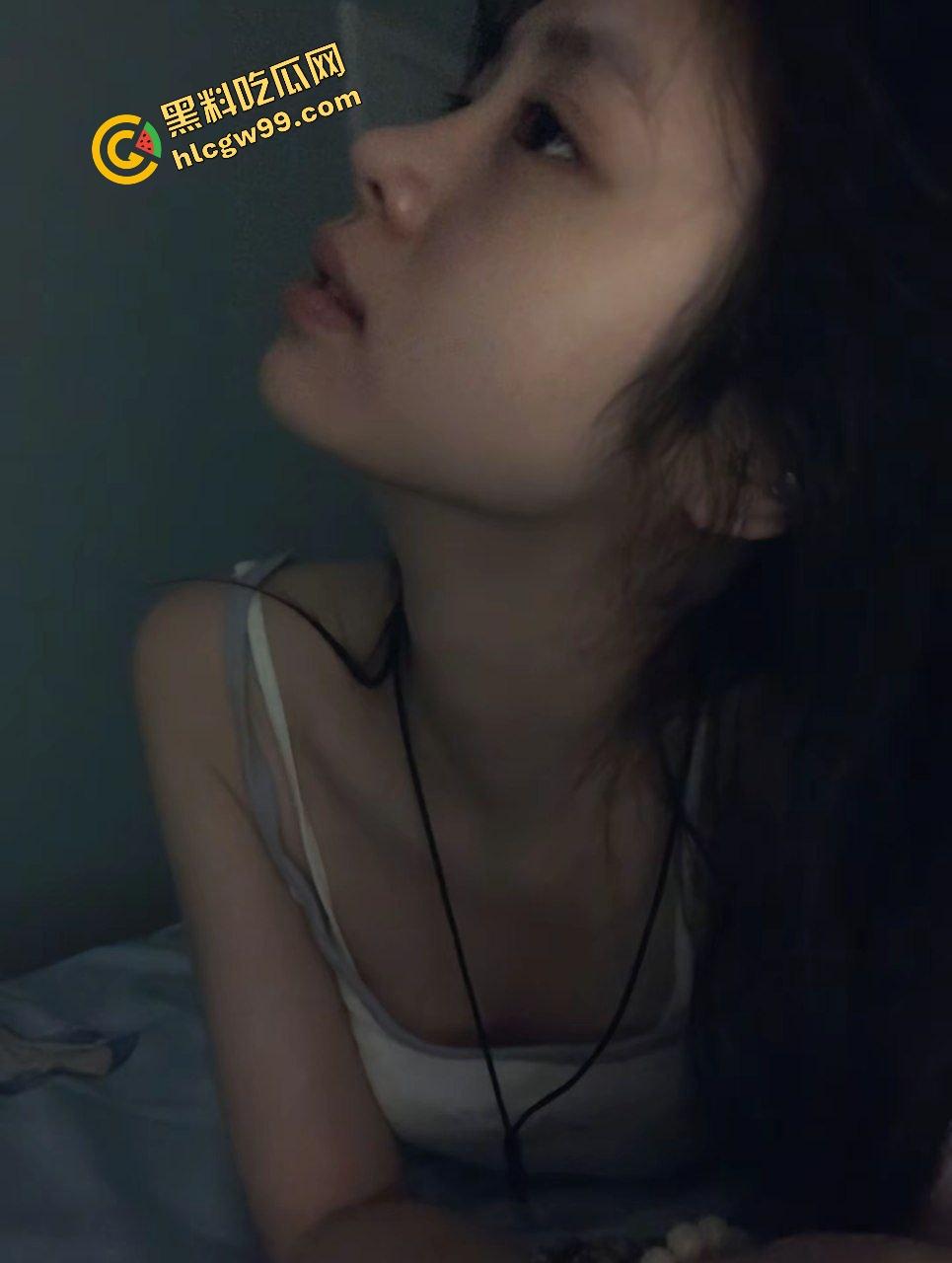 抖音上戏院纯欲反差骚货『葫芦呼噜』白皙酮体与大哥酒店刺激打炮,前后两面爆插穴!独家曝光流出!