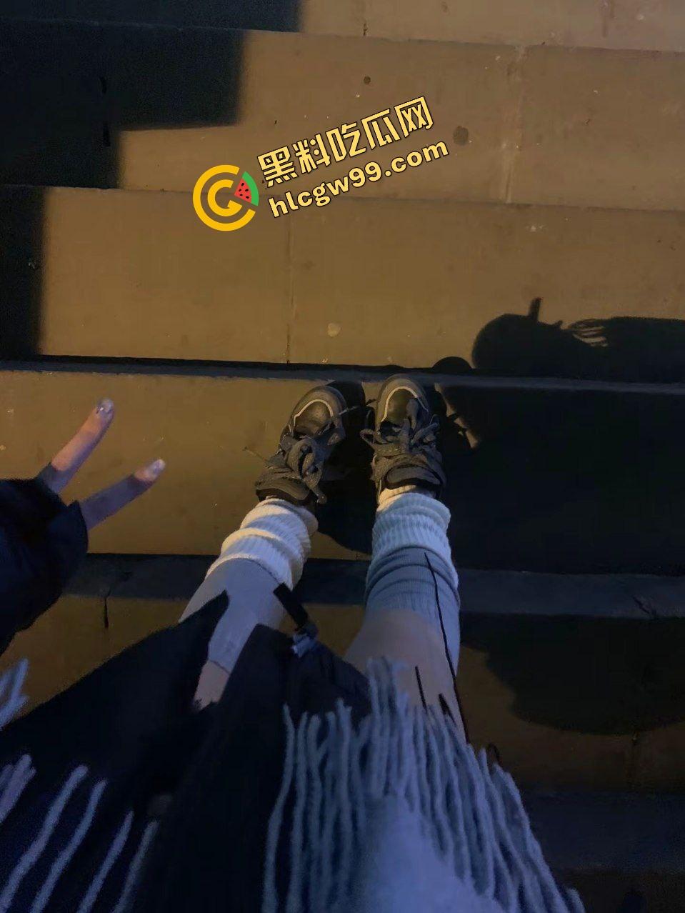 抖音上戏院纯欲反差骚货『葫芦呼噜』白皙酮体与大哥酒店刺激打炮,前后两面爆插穴!独家曝光流出!